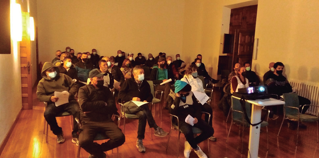 Participantes en la charla que se realizó en Lizarra